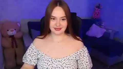 lily_baker_ online show from April 25, 7:22 am