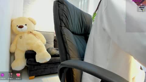 lily_cash1 online show from April 4, 11:40 am