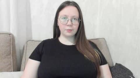 Snapshot of lily_cheys chatting on January 11, 2:05 am Lily Chays online show from January 11, 2:05 am