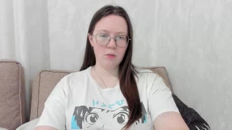 Snapshot of lily_cheys chatting on January 12, 4:07 am Lily Chays online show from January 12, 4:07 am
