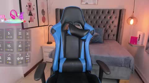 lily_fleming online show from September 15, 7:25 pm