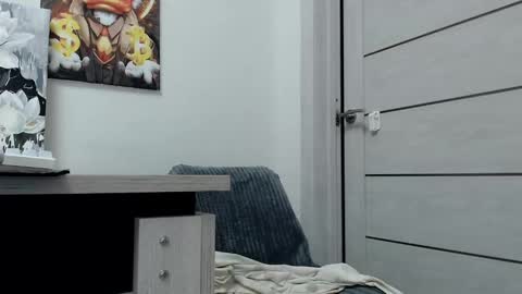 Snapshot of lily_litle chatting on December 6, 11:57 pm Lily Litle online show from December 6, 11:57 pm
