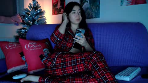 Snapshot of lily_litle chatting on December 15, 7:10 pm Lily Litle online show from December 15, 7:10 pm