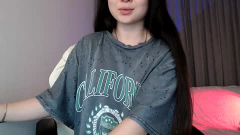 Snapshot of lily_litle chatting on September 24, 6:44 pm Lily Litle online show from September 24, 6:44 pm