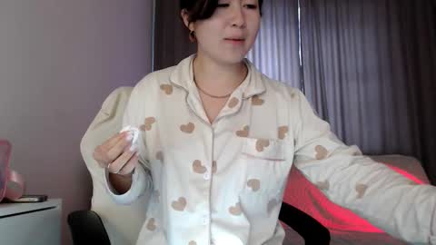 Snapshot of lily_litle chatting on October 17, 9:12 am Lily Litle online show from October 17, 9:12 am