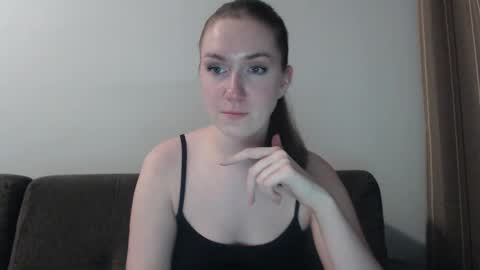 lily_love_x online show from December 1, 11:14 pm