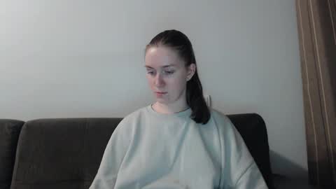 lily_love_x online show from December 3, 10:51 pm