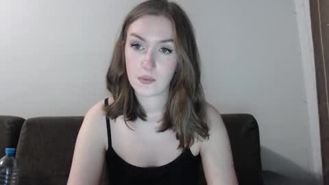 lily_love_x online show from September 15, 9:48 pm