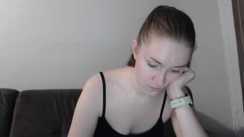 lily_love_x online show from October 10, 10:09 pm