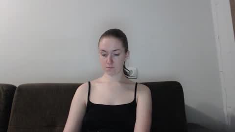 lily_love_x online show from October 18, 10:43 pm