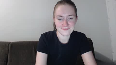 lily_love_x online show from December 1, 10:26 pm