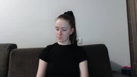 lily_love_x online show from April 2, 10:51 pm