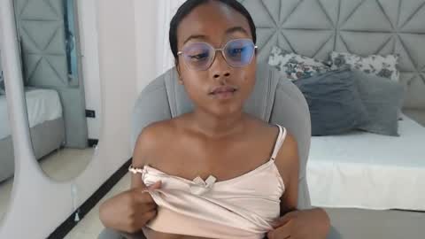 lily_mendoza online show from June 3, 8:25 pm
