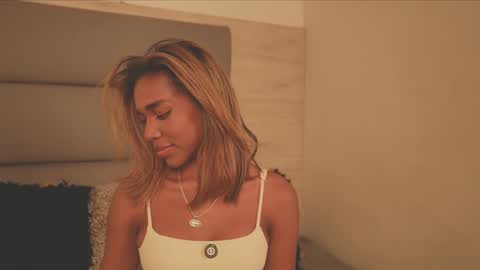 Lily Miiller online show from February 18, 9:33 pm