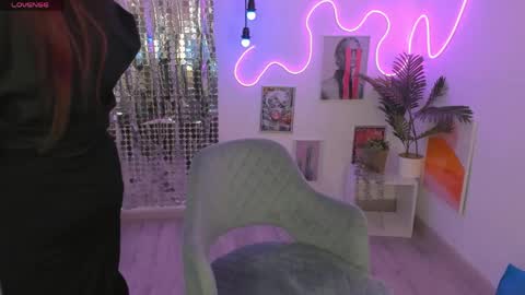 Lily online show from April 5, 8:11 am