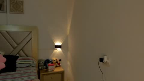 lily_noir_ online show from April 16, 11:33 am