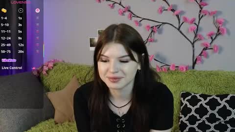 Snapshot of lily_qute chatting on May 15, 6:42 am Lily online show from May 15, 6:42 am