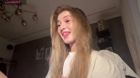 Sophie online show from September 8, 5:23 pm