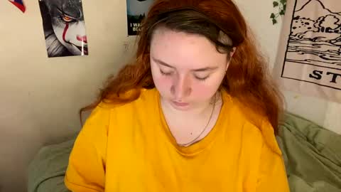 Snapshot of lily_shamy chatting on December 9, 10:00 am Alice online show from December 9, 10:00 am