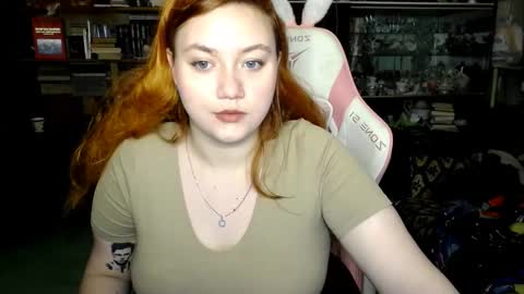 Snapshot of lily_shamy chatting on September 28, 5:18 pm Alice online show from September 28, 5:18 pm