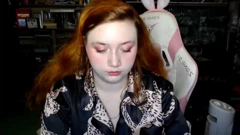 Snapshot of lily_shamy chatting on October 1, 6:25 pm Alice online show from October 1, 6:25 pm