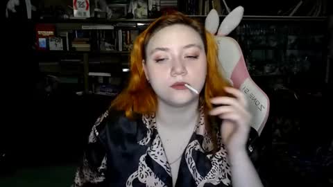 Snapshot of lily_shamy chatting on October 15, 4:40 pm Alice online show from October 15, 4:40 pm