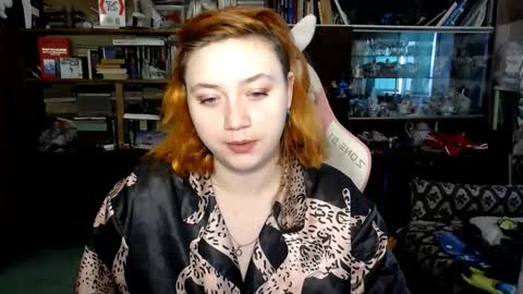 Snapshot of lily_shamy chatting on October 16, 6:14 am Alice online show from October 16, 6:14 am