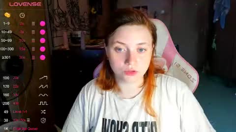 Snapshot of lily_shamy chatting on June 30, 2:23 am Alice online show from June 30, 2:23 am