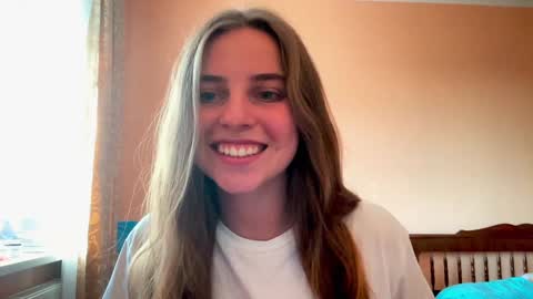Snapshot of lily_smily chatting on February 7, 11:12 am Lily online show from February 7, 11:12 am