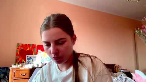 Snapshot of lily_smily chatting on February 26, 10:47 am Lily online show from February 26, 10:47 am