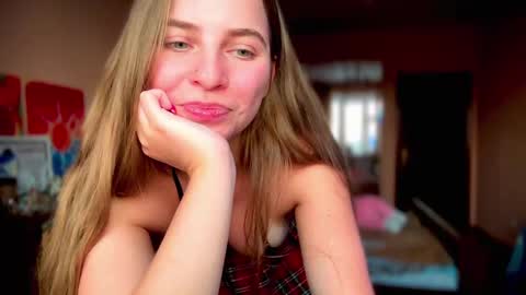 Snapshot of lily_smily chatting on February 26, 1:52 pm Lily online show from February 26, 1:52 pm