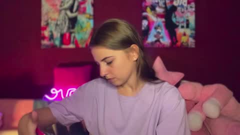 Snapshot of lily_smily chatting on September 14, 9:52 am Lily online show from September 14, 9:52 am