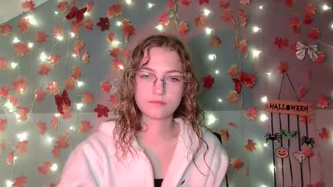 small lily online show from October 3, 6:10 am