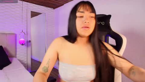 lily_waist online show from September 30, 11:15 am