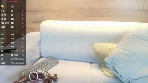 Snapshot of lily_waist chatting on April 14, 3:12 am lily_waist online show from April 14, 3:12 am