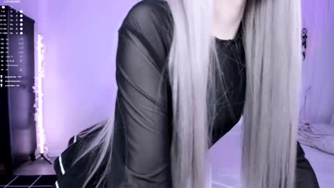 Snapshot of lily_weep chatting on March 6, 6:41 am Lily online show from March 6, 6:41 am