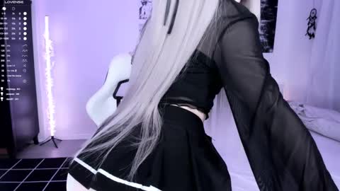 Snapshot of lily_weep chatting on March 10, 2:50 am Lily online show from March 10, 2:50 am