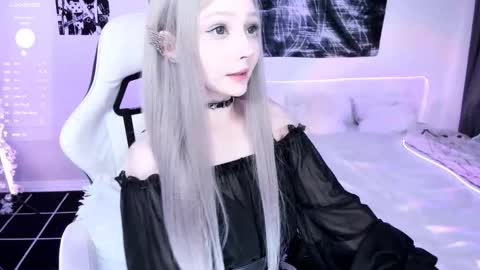 Snapshot of lily_weep chatting on October 4, 5:05 am Lily online show from October 4, 5:05 am