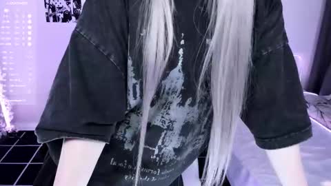 Snapshot of lily_weep chatting on October 23, 4:01 am Lily online show from October 23, 4:01 am