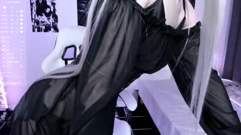 Snapshot of lily_weep chatting on October 30, 1:29 am Lily online show from October 30, 1:29 am