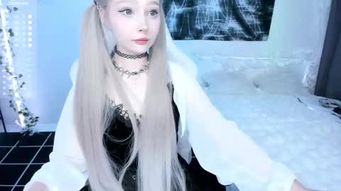 Lily online show from May 1, 2:27 am