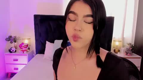 Snapshot of lily_woodz chatting on July 14, 7:08 pm LilyWoodz online show from July 14, 7:08 pm
