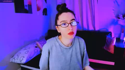 Snapshot of lily_xbaby chatting on November 12, 9:32 am LILY online show from November 12, 9:32 am