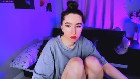 Snapshot of lily_xbaby chatting on November 19, 7:52 am LILY online show from November 19, 7:52 am