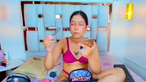 lilyandjuan_ online show from September 11, 9:37 pm