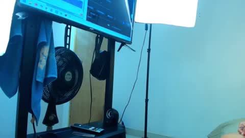 lilyandjuan_ online show from September 30, 8:36 pm