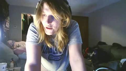 Snapshot of lilybvixen chatting on April 26, 12:52 am lilybvixen online show from April 26, 12:52 am