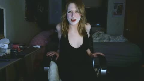 Snapshot of lilybvixen chatting on May 20, 1:01 am lilybvixen online show from May 20, 1:01 am