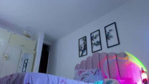 Snapshot of lilydolll chatting on May 4, 5:47 am Lily online show from May 4, 5:47 am