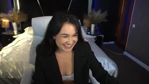 Lily online show from November 8, 2:50 pm